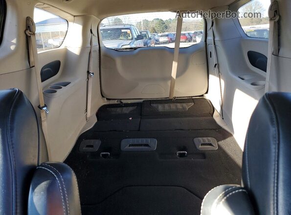 2C4RC1DG9LR176566 2020 CHRYSLER VOYAGER Gray Rear seats view
