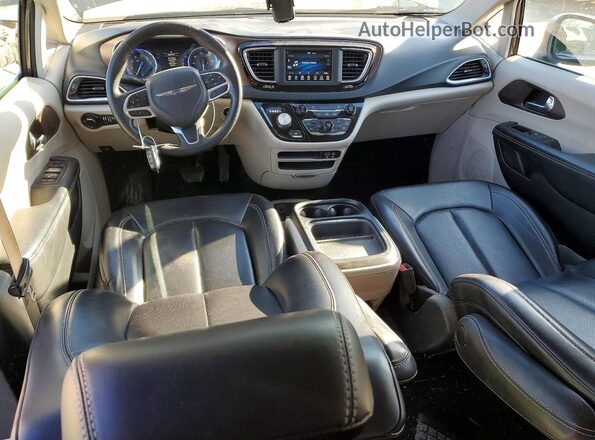 2C4RC1DG9LR176566 2020 CHRYSLER VOYAGER Gray Dashboard view