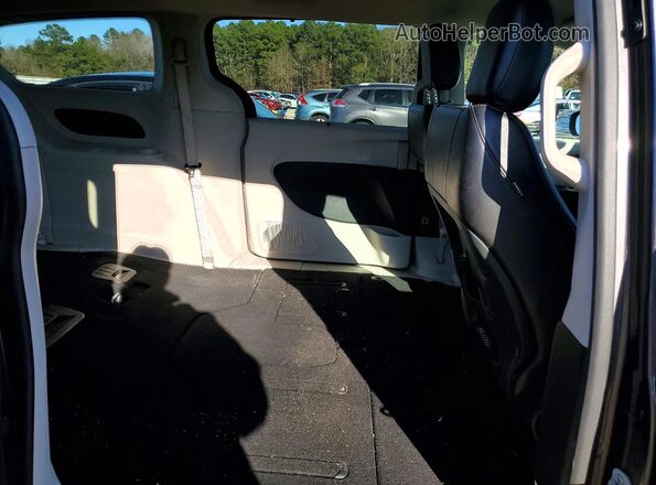 2C4RC1DG9LR176566 2020 CHRYSLER VOYAGER Gray Rear interior view