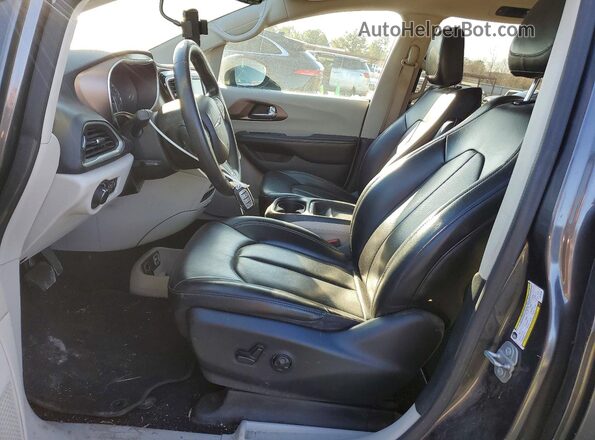 2C4RC1DG9LR176566 2020 CHRYSLER VOYAGER Gray Front interior view