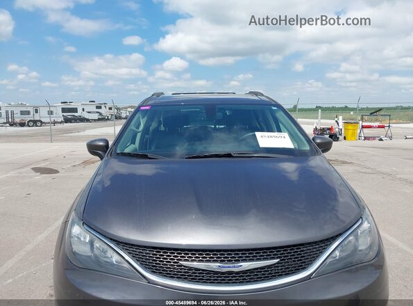 2C4RC1DG9LR195652 2020 CHRYSLER VOYAGER Gray Front view