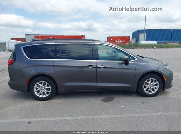 2C4RC1DG9LR195652 2020 CHRYSLER VOYAGER Gray Rear interior view