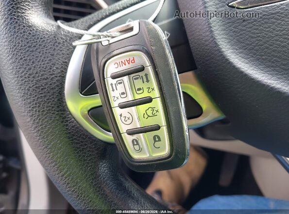 2C4RC1DG9LR195652 2020 CHRYSLER VOYAGER Gray Dashboard view