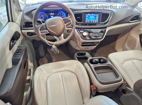 2C4RC1DG9LR260970 2020 CHRYSLER VOYAGER Белый Вид панели приборов