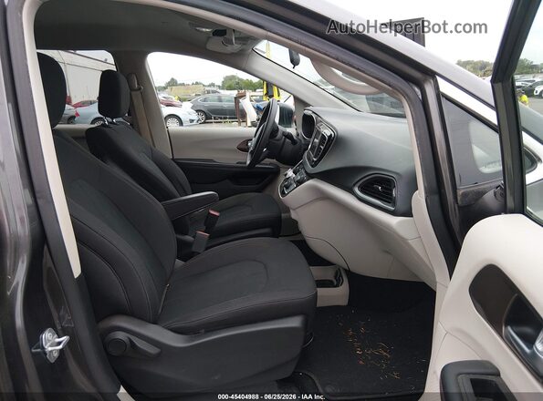2C4RC1DGXJR253748 2018 CHRYSLER PACIFICA Gray Widok wnętrza z przodu