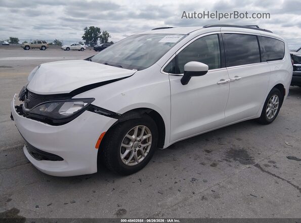 2C4RC1DGXLR257043 2020 CHRYSLER VOYAGER White Front left