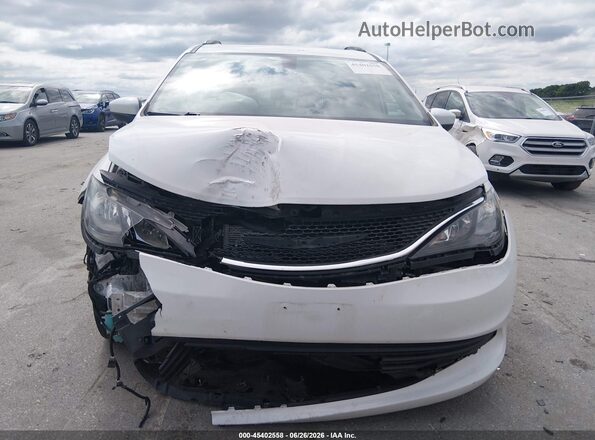 2C4RC1DGXLR257043 2020 CHRYSLER VOYAGER White Front view