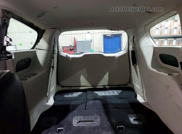 2C4RC1DGXLR257124 2020 CHRYSLER VOYAGER Gray Rear seats view
