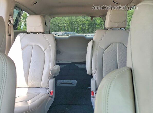 2C4RC1EG0JR293139 2018 CHRYSLER PACIFICA Синий Вид задних сидений