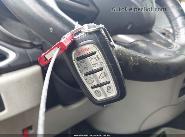 2C4RC1EG0JR315642 2018 CHRYSLER PACIFICA White Widok deski rozdzielczej
