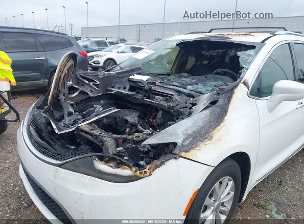 2C4RC1EG0JR315642 2018 CHRYSLER PACIFICA White Widok z przodu