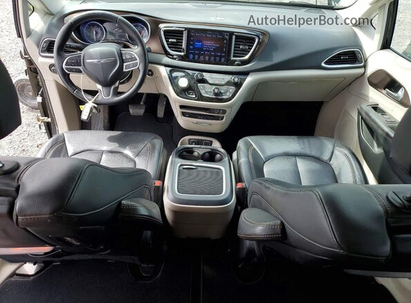 2C4RC1EG2HR688837 2017 CHRYSLER PACIFICA Черный 