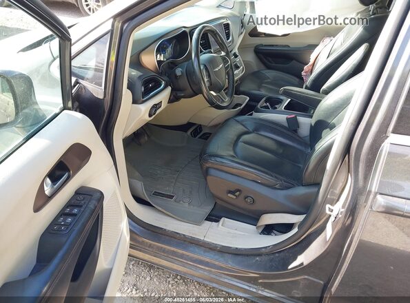 2C4RC1EG2HR851342 2017 CHRYSLER PACIFICA Gray Front interior view
