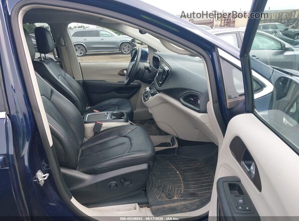 2C4RC1EG2JR175299 2018 CHRYSLER PACIFICA Blue Вид салону спереду