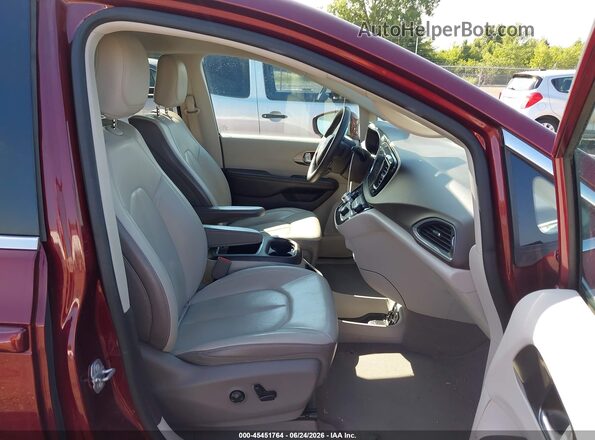 2C4RC1EG3HR518812 2017 CHRYSLER PACIFICA Maroon Vista interior delantera
