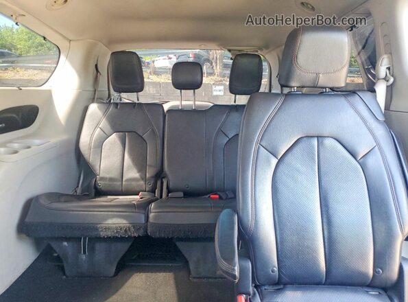 2C4RC1EG3HR543077 2017 CHRYSLER PACIFICA Charcoal Widok tylnych siedzeń