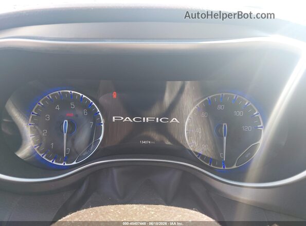 2C4RC1EG5JR338611 2018 CHRYSLER PACIFICA White Vista de los asientos traseros