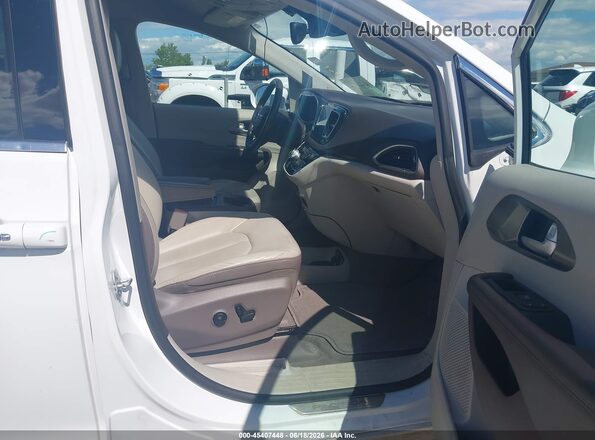 2C4RC1EG5JR338611 2018 CHRYSLER PACIFICA White Vista interior delantera