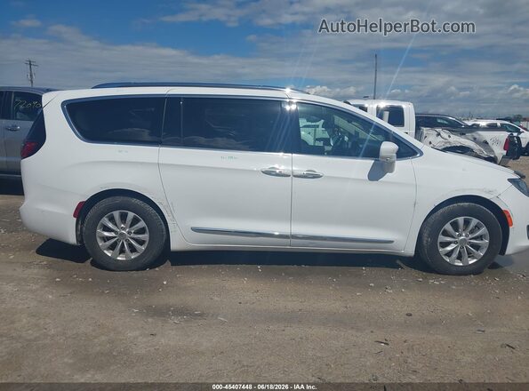 2C4RC1EG5JR338611 2018 CHRYSLER PACIFICA White Vista interior trasera