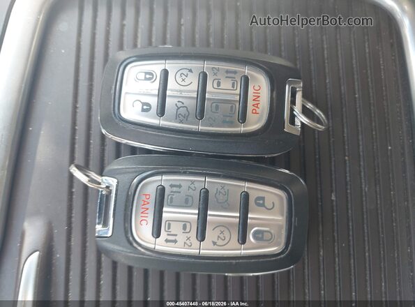 2C4RC1EG5JR338611 2018 CHRYSLER PACIFICA White Vista del salpicadero