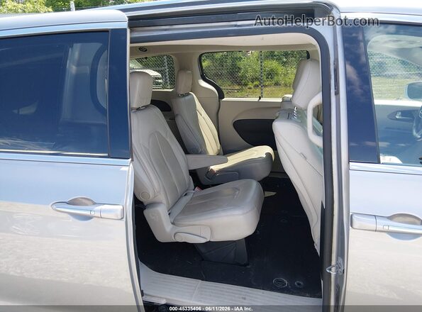 2C4RC1EG6HR756797 2017 CHRYSLER PACIFICA Silver Widok naklejki z numerem VIN