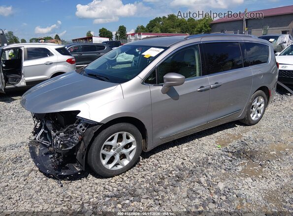 2C4RC1EG6HR756797 2017 CHRYSLER PACIFICA Silver Przód lewy