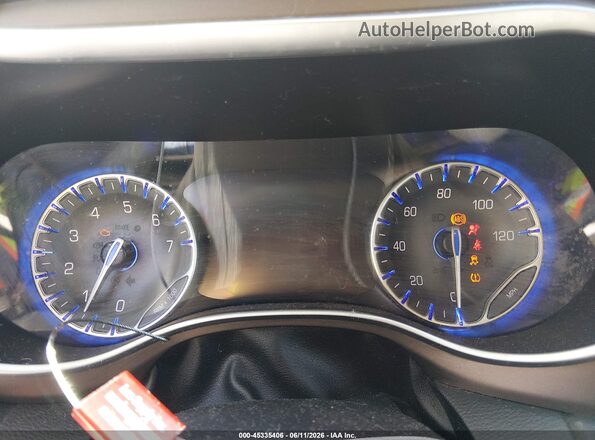 2C4RC1EG6HR756797 2017 CHRYSLER PACIFICA Silver Widok tylnych siedzeń
