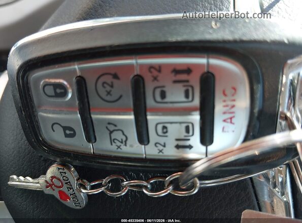 2C4RC1EG6HR756797 2017 CHRYSLER PACIFICA Silver Widok deski rozdzielczej