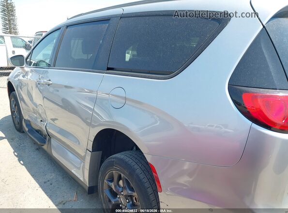 2C4RC1EG6JR330503 2018 CHRYSLER PACIFICA Gray Սալոնի 360 աստիճան տեսք
