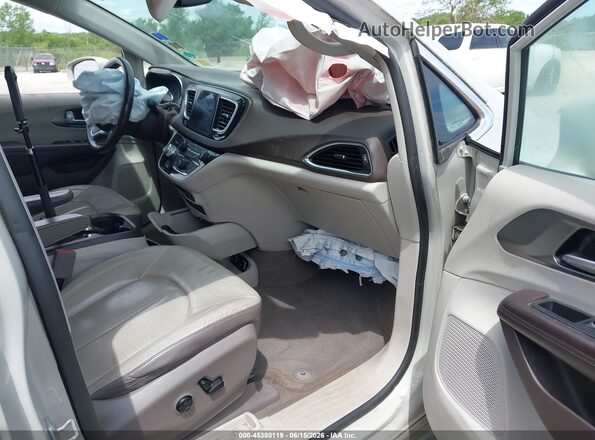 2C4RC1EG7KR673659 2019 CHRYSLER PACIFICA White Вид салону спереду