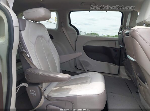 2C4RC1EG7KR673659 2019 CHRYSLER PACIFICA White Вид наклейки з VIN-кодом