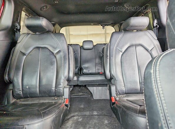 2C4RC1EG8JR332589 2018 CHRYSLER PACIFICA Burgundy უკანა სავარძლების ხედი