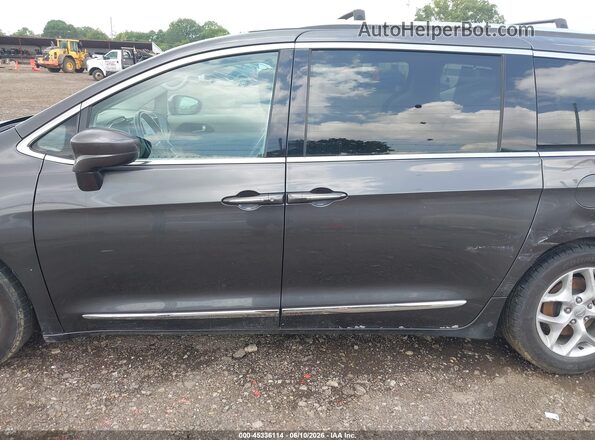 2C4RC1EG9HR591375 2017 CHRYSLER PACIFICA Gray 