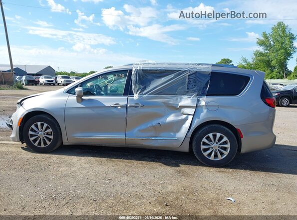 2C4RC1EG9HR851385 2017 CHRYSLER PACIFICA Silver Widok wnętrza 360 stopni