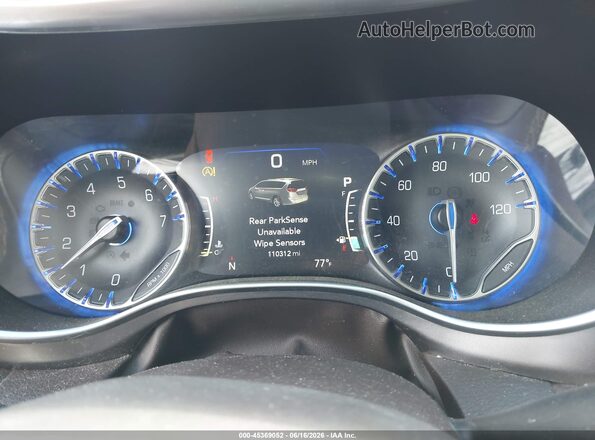 2C4RC1EG9JR116668 2018 CHRYSLER PACIFICA Red Vista de los asientos traseros