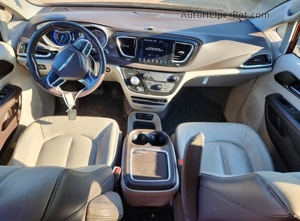 2C4RC1EG9JR172299 2018 CHRYSLER PACIFICA Оранжевый Вид панели приборов