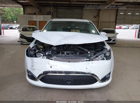 2C4RC1EGXLR230603 2020 CHRYSLER PACIFICA Белый Вид задней части салона