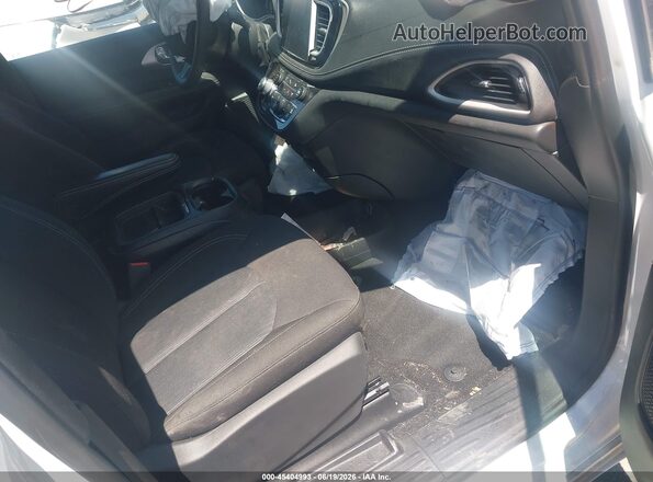 2C4RC1FG1PR500676 2023 CHRYSLER PACIFICA White Front interior view