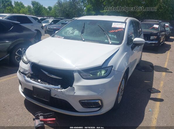 2C4RC1FG1PR500676 2023 CHRYSLER PACIFICA White 360 interior view
