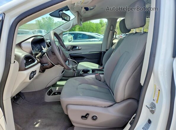 2C4RC1FG2JR157111 2018 CHRYSLER PACIFICA White Вид салону спереду