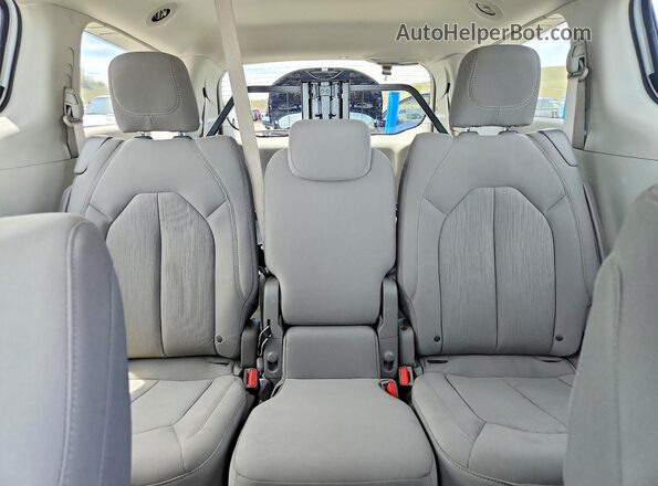 2C4RC1FG2JR157111 2018 CHRYSLER PACIFICA White Вид задніх сидінь