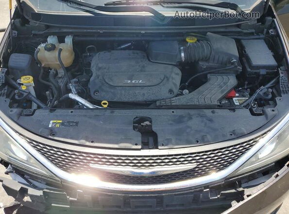 2C4RC1FG2JR279144 2018 CHRYSLER PACIFICA Purple Vista del compartimento del motor