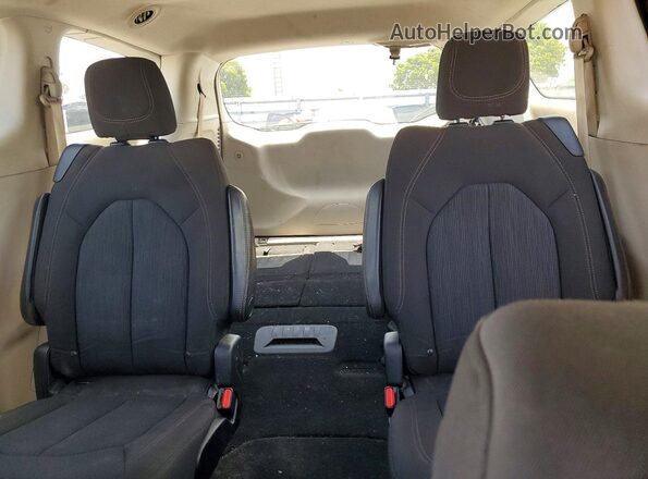 2C4RC1FG2JR279144 2018 CHRYSLER PACIFICA Purple Vista de los asientos traseros