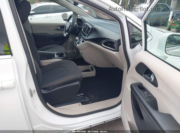 2C4RC1FG2LR104203 2020 CHRYSLER PACIFICA White Вид салону спереду