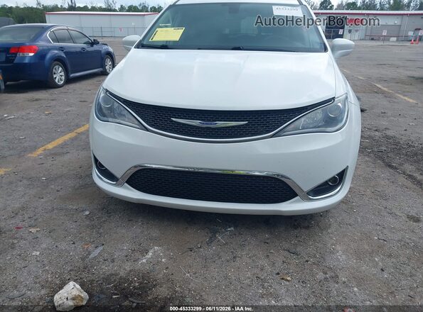 2C4RC1FG2LR104203 2020 CHRYSLER PACIFICA White Вид задньої частини салону