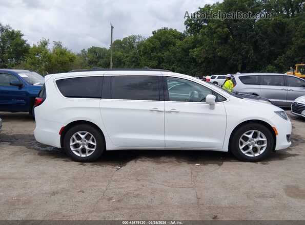 2C4RC1FG2LR143342 2020 CHRYSLER PACIFICA White უკანა სალონის ხედი