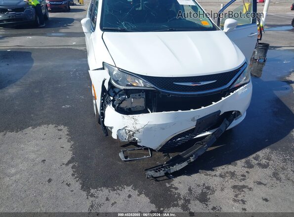2C4RC1FG4JR125759 2018 CHRYSLER PACIFICA Белый Вид спереди