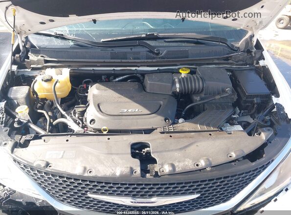2C4RC1FG4JR125759 2018 CHRYSLER PACIFICA Белый Вид сзади