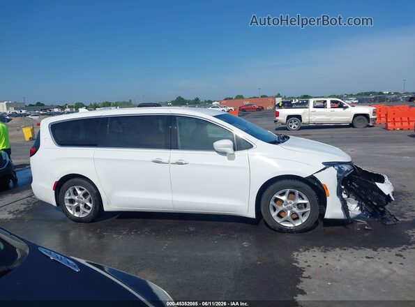 2C4RC1FG4JR125759 2018 CHRYSLER PACIFICA Белый Вид задней части салона