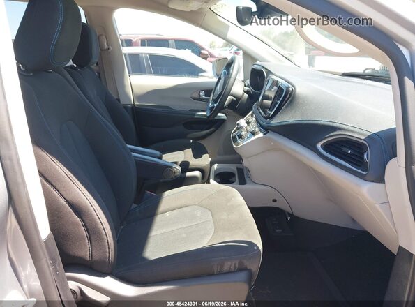 2C4RC1FG4MR521548 2021 CHRYSLER PACIFICA Silver Front interior view